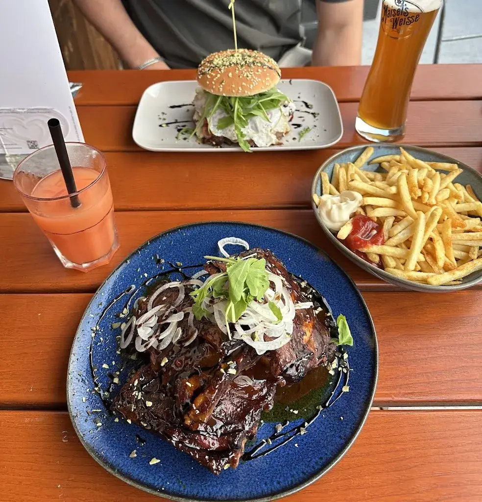 Rumplstilzchen - Burger, Steaks und mehr_Kartitsch_slider_image_3