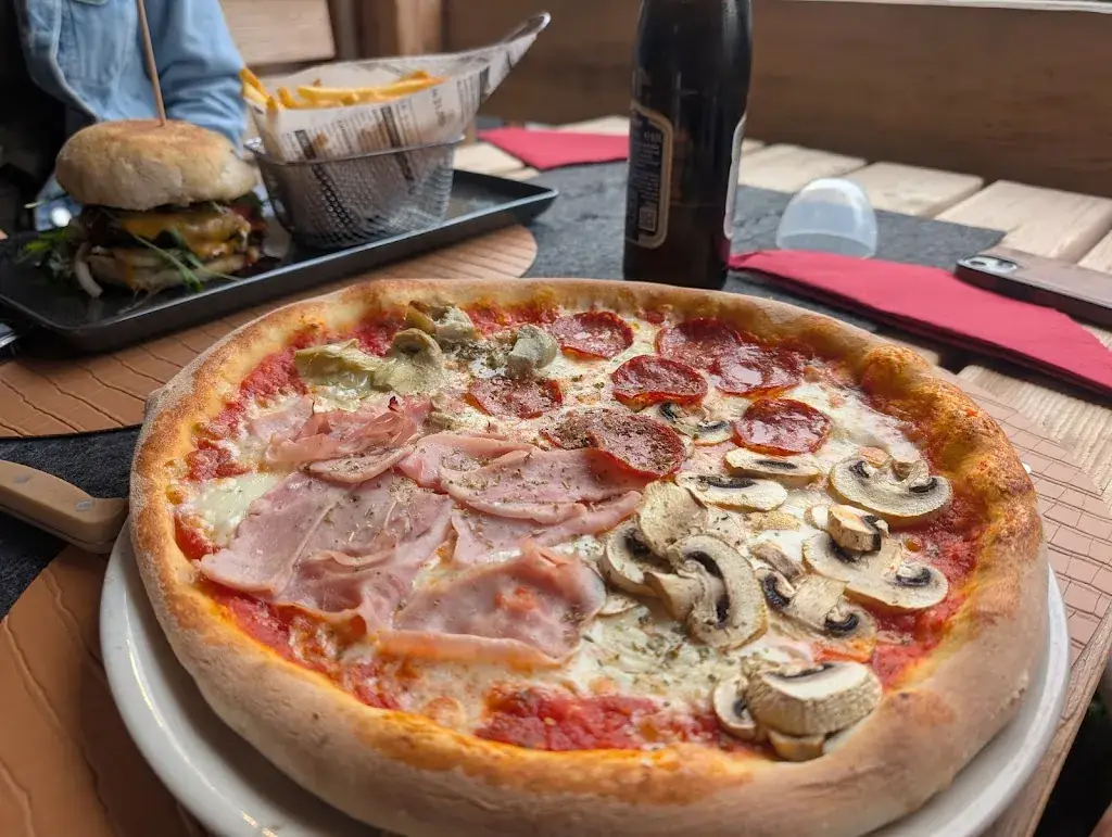 Peter's Treff_Kirchberg in Tirol_slider_image_3