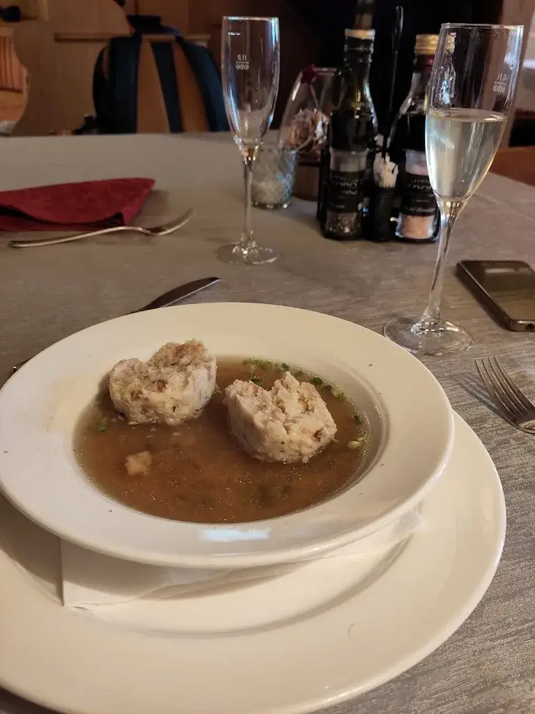 Chloé Dupuis_Gasthof Altwirt_Kematen in Tirol_review