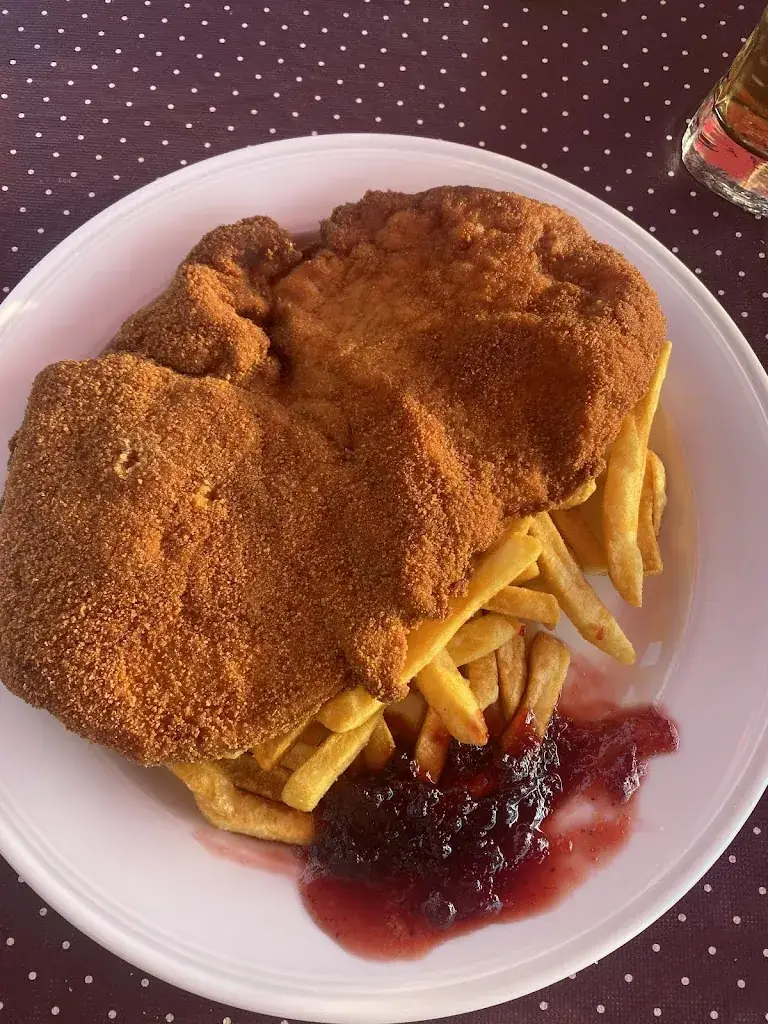 Keri Rising_Würstelstandl - Verena Wechselberger_Kematen in Tirol_review