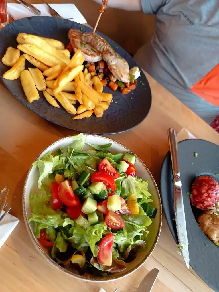 Restaurant Mountaingarage_Kappl_slider_image_3