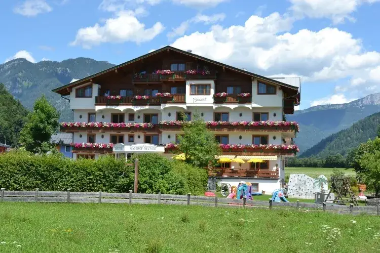 Hotel Gasthof Restaurant Neuwirt ristorante a Kirchdorf in Tirol
