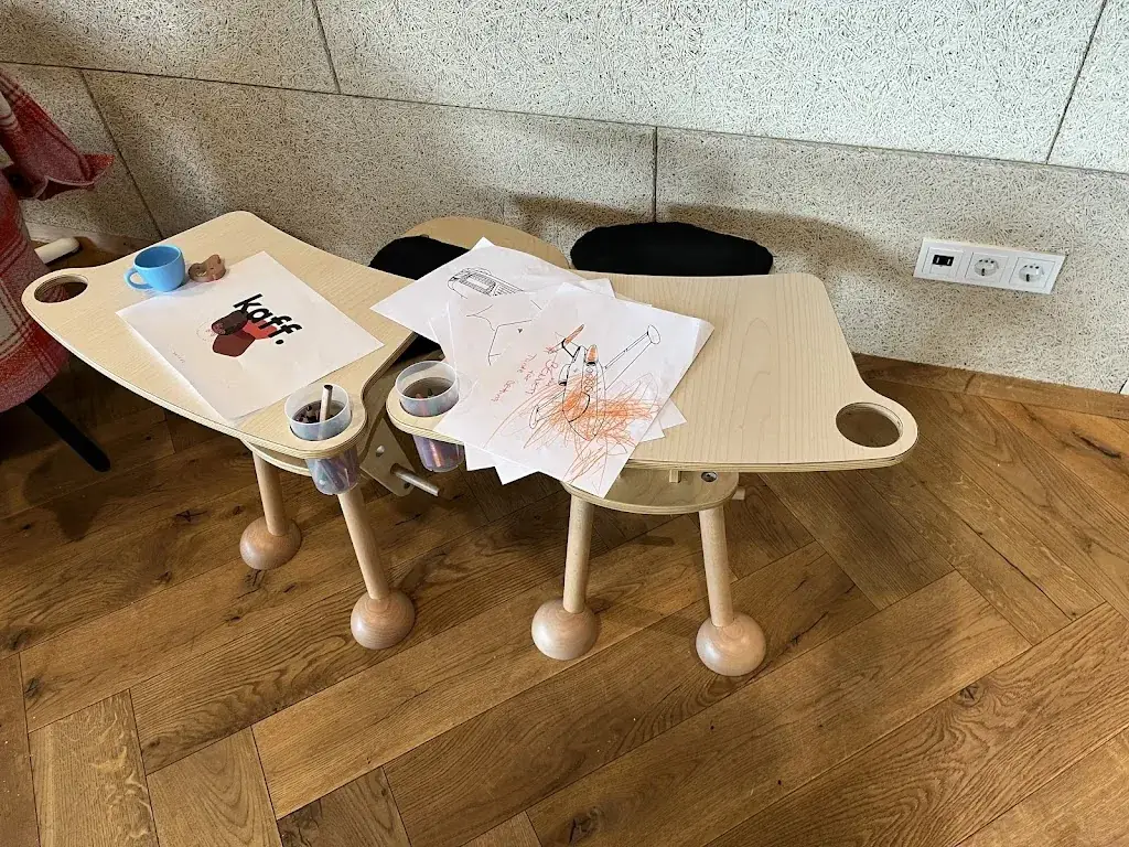 Katya Kharitonova_das kaff._Kirchdorf in Tirol_avis