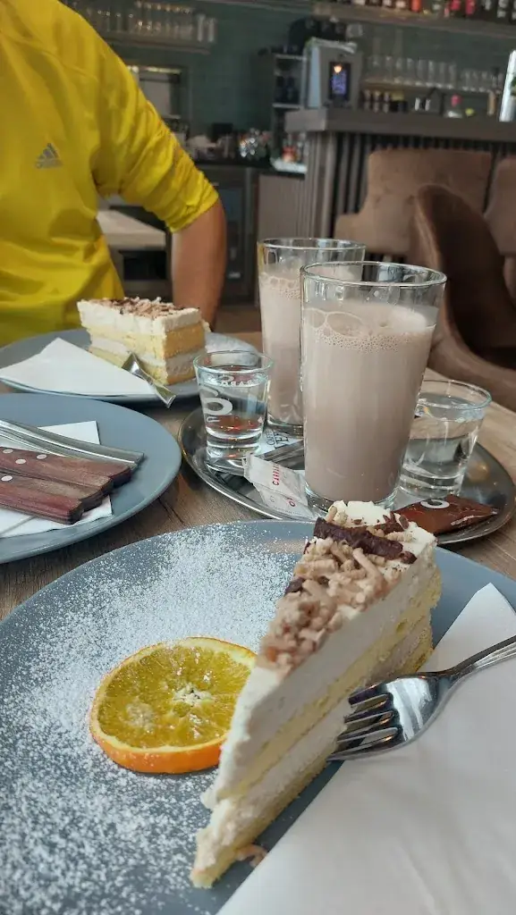 Jasper Bos_Das Lokal_Kundl_review