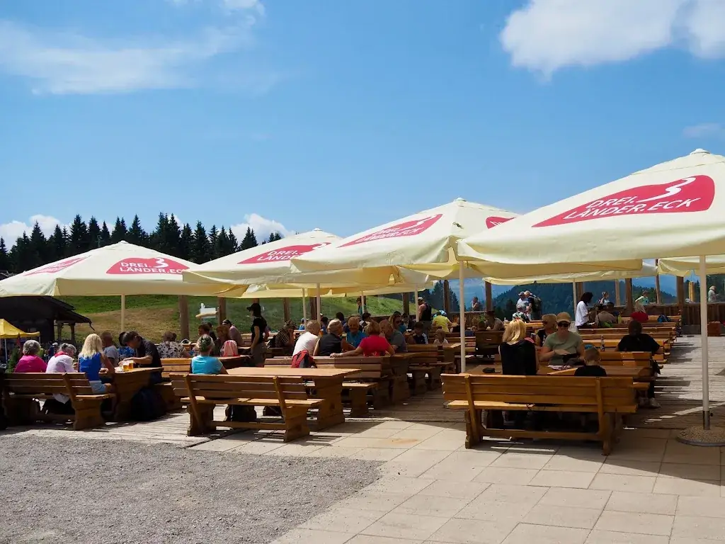 Panorama.Berg.Restaurant Dreiländereck restaurant à Arnoldstein