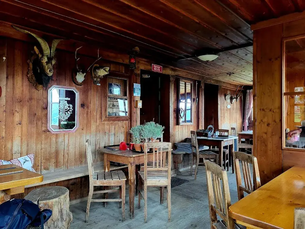 Taubenseehütte restaurant à Kössen