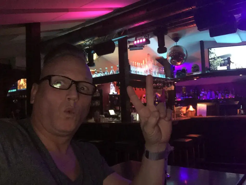 Oliver Samel_Café Bar Enjoy_Kössen_avis