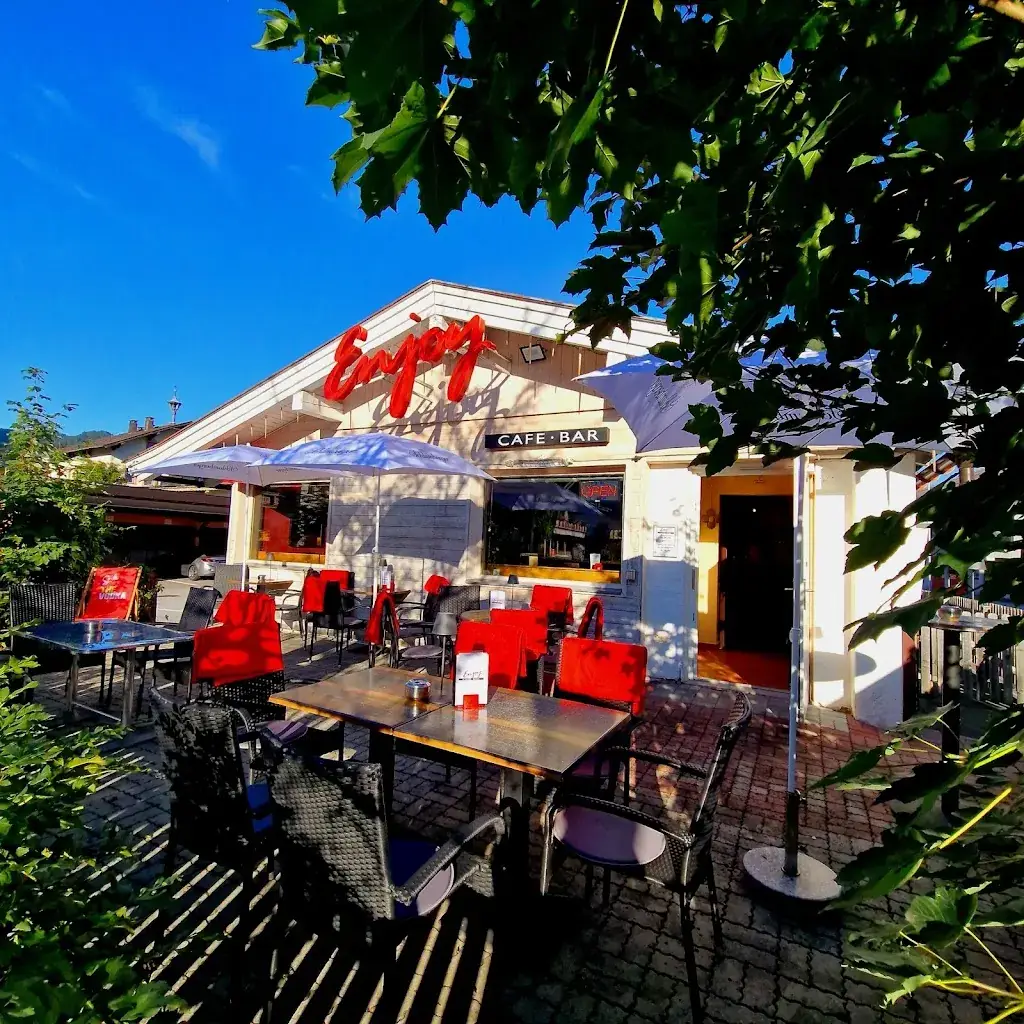 Café Bar Enjoy restaurant à Kössen