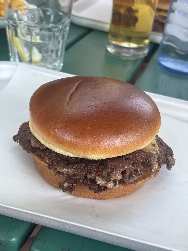 Helen Caesar_Henri's Burger & Beer_Kössen_recensione