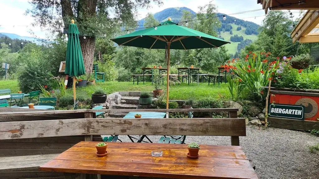 Henri's Burger & Beer_Kössen_slider_image_1