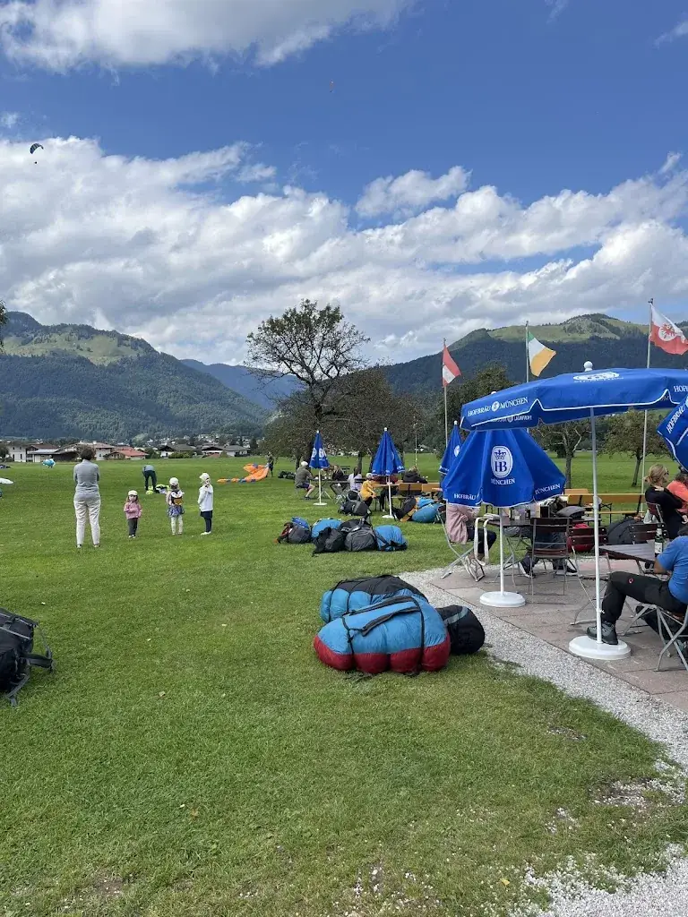 Jamila Bernauer_Fliegerbar Kössen_Kössen_avis