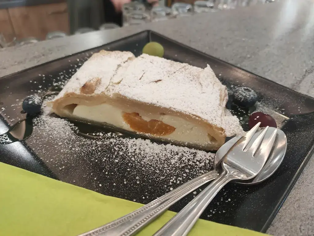 Benjamin Talin_Die Schmiede Café Knödlerei_Kössen_recensione