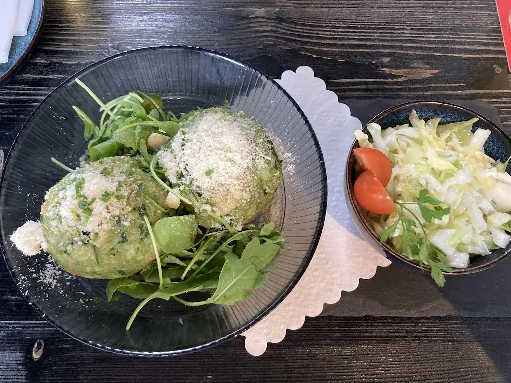 Ronald Paulowitz_Die Schmiede Café Knödlerei_Kössen_recensione