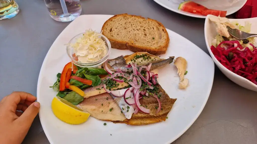 Viktoriya Peeva_Frauenseestube_Lechaschau_review