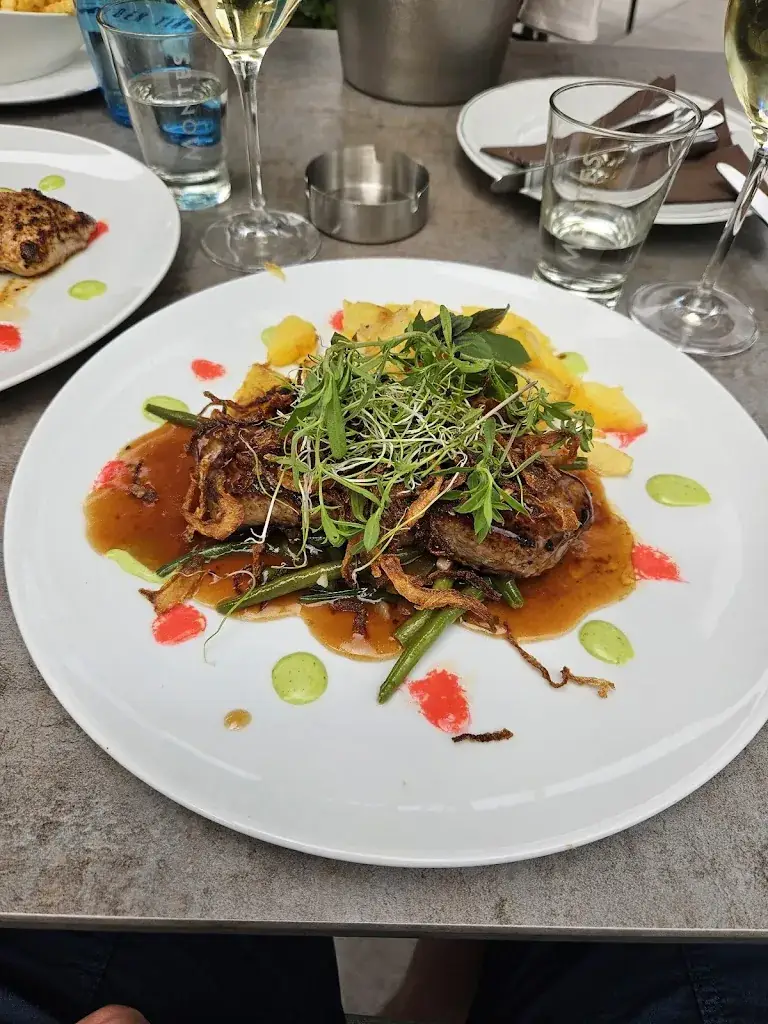 Simon ja_Café Restaurant Hubertushof_Lermoos_review