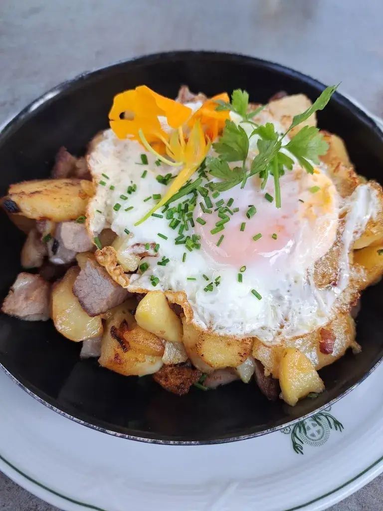 Irene van der Valk_Café Restaurant Hubertushof_Lermoos_review