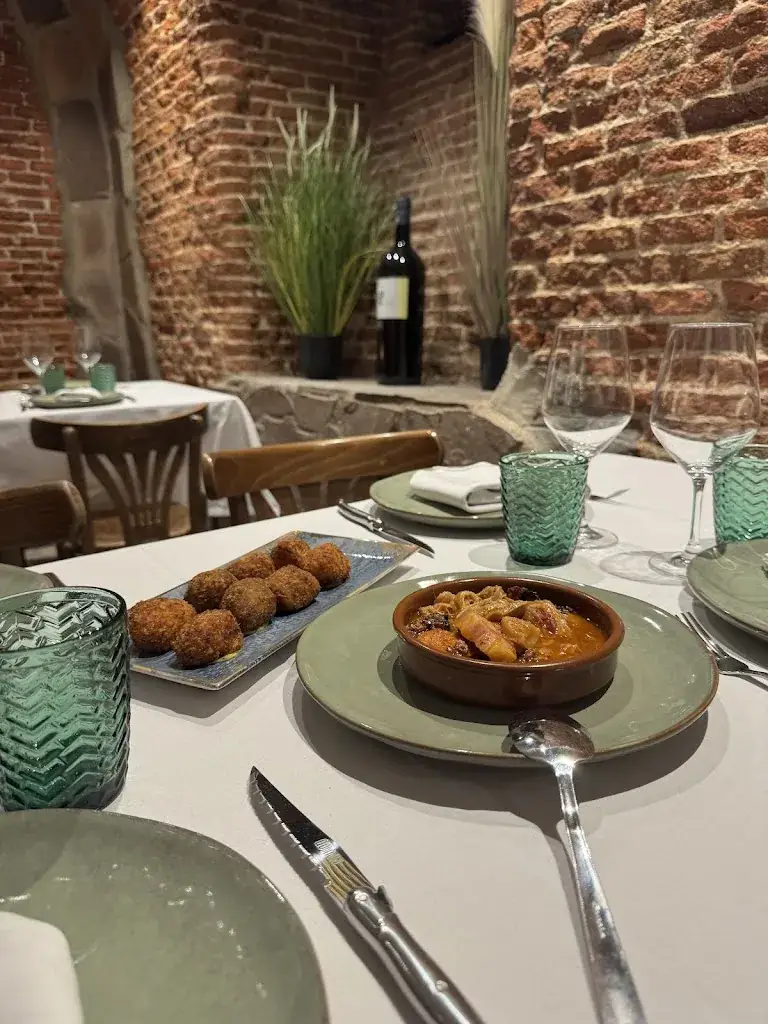 Perro Paco Restaurante_Lans_slider_image_3