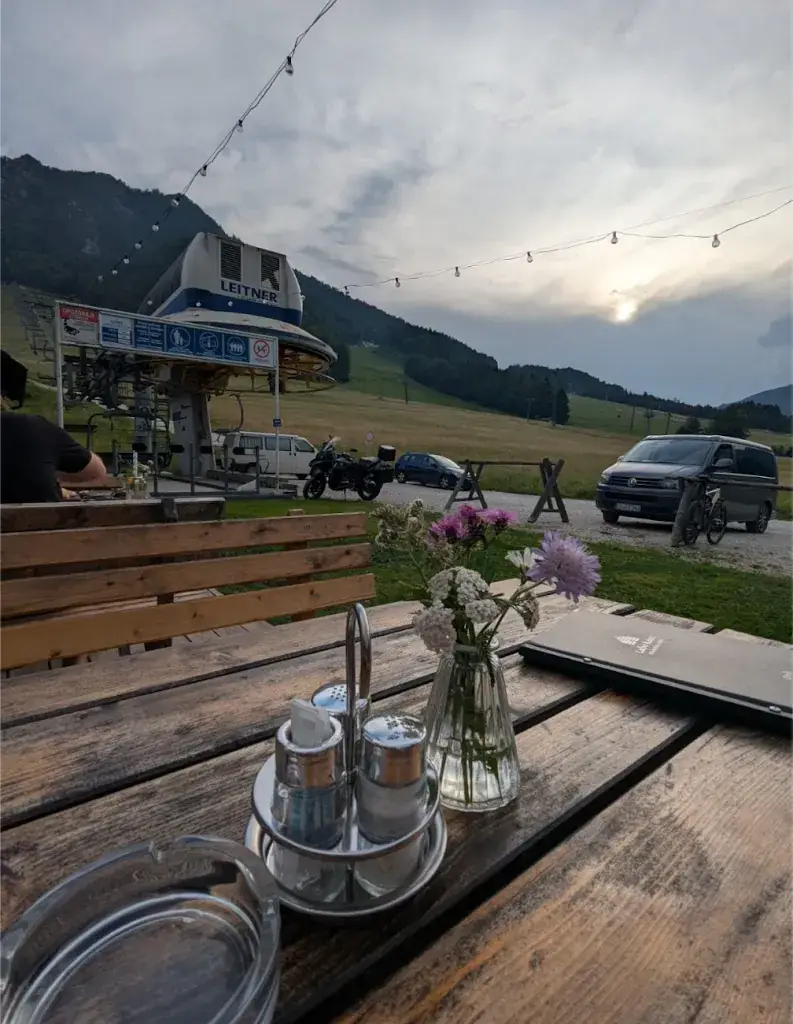 Bruce Rowland_Okrepčevalnica Lačni Kekec_Arnoldstein_avis