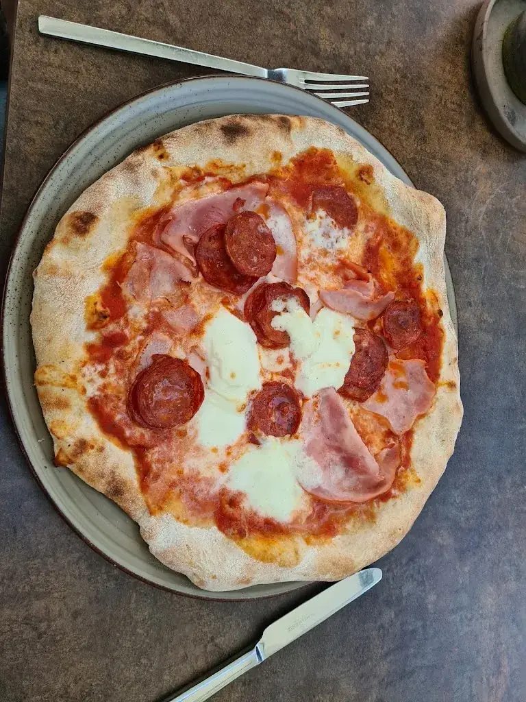 Erwin Bakker_Tinos Restaurant / Pizza and more_Längenfeld_recensione