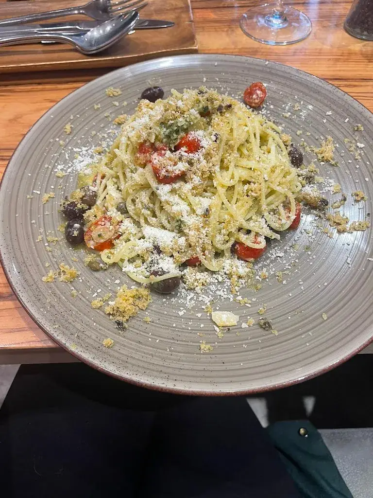 Adam Narwa_Tinos Restaurant / Pizza and more_Längenfeld_recensione