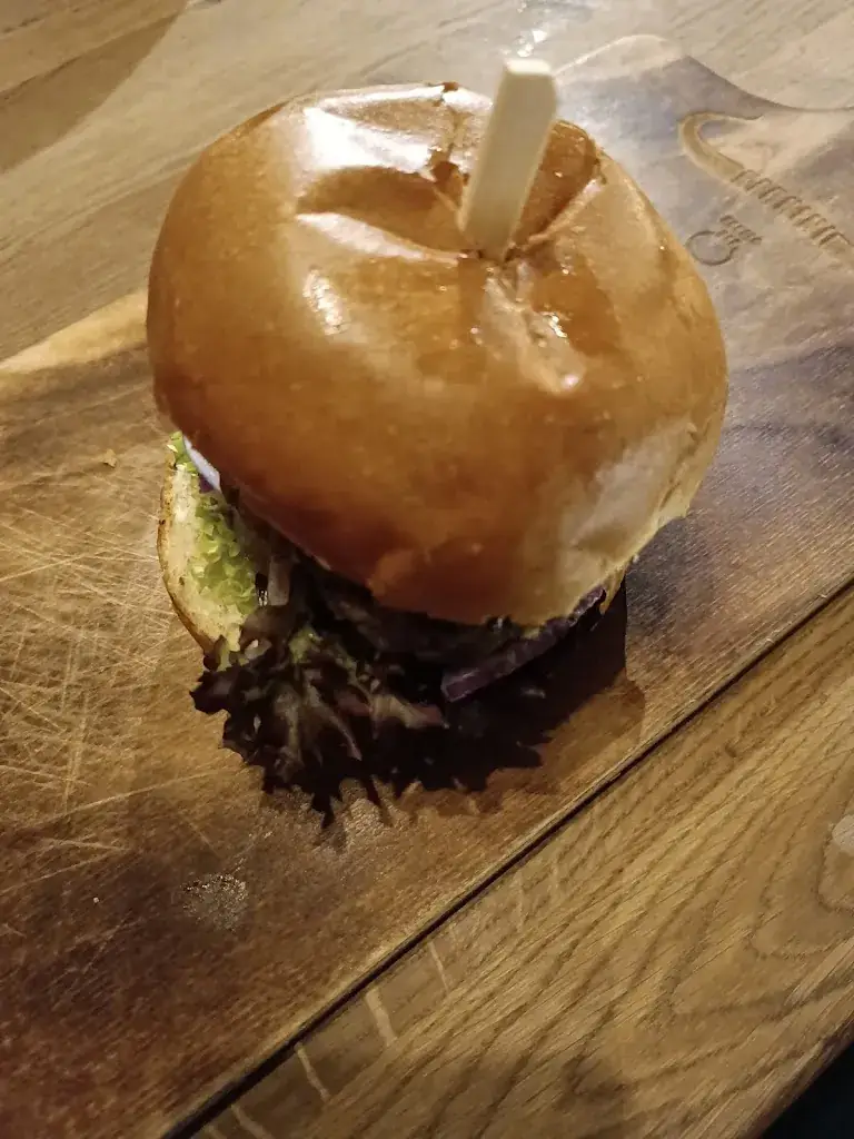 Ardeshir Mazaheri_Kerkini - Burger Bar_Längenfeld_avis