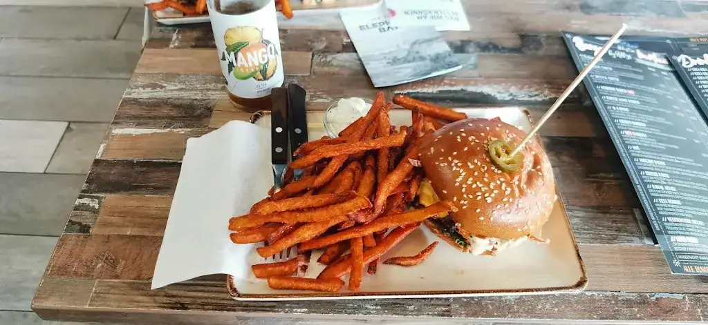 Krzysztof Cieślik_Riffys Burger / Kumru_Längenfeld_review