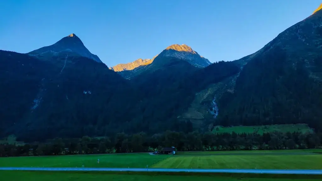 Anton Grant_VIER Studios & Restaurant_Längenfeld_avis