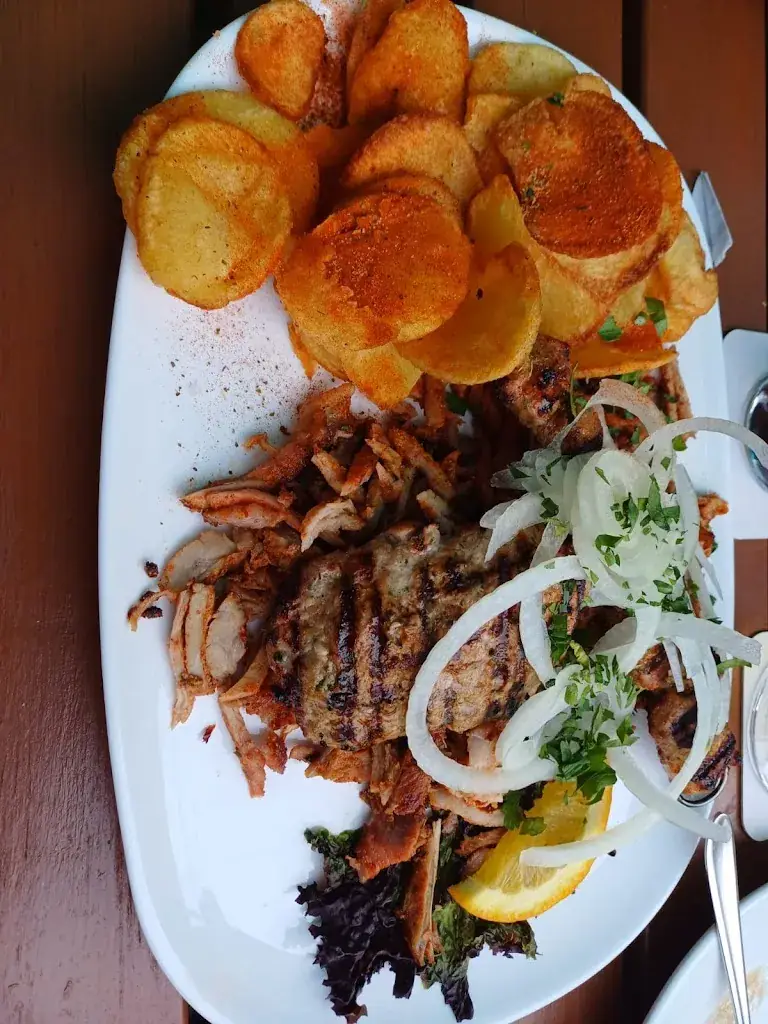 Tiane Psiorz_Griechisches Restaurant Dionysos_Längenfeld_avis