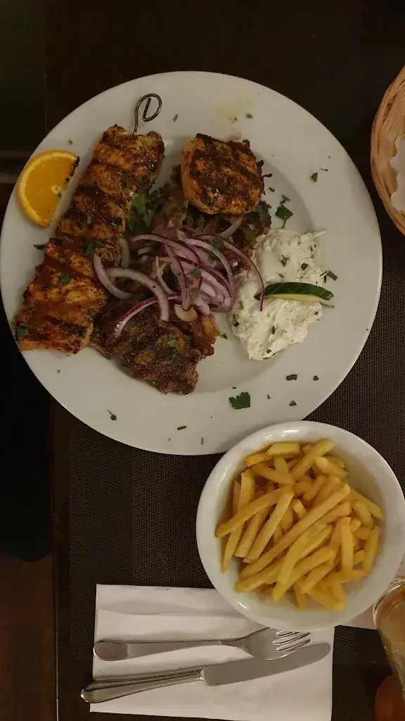 Ralph Hennen_Taverna Kolossos_Längenfeld_avis