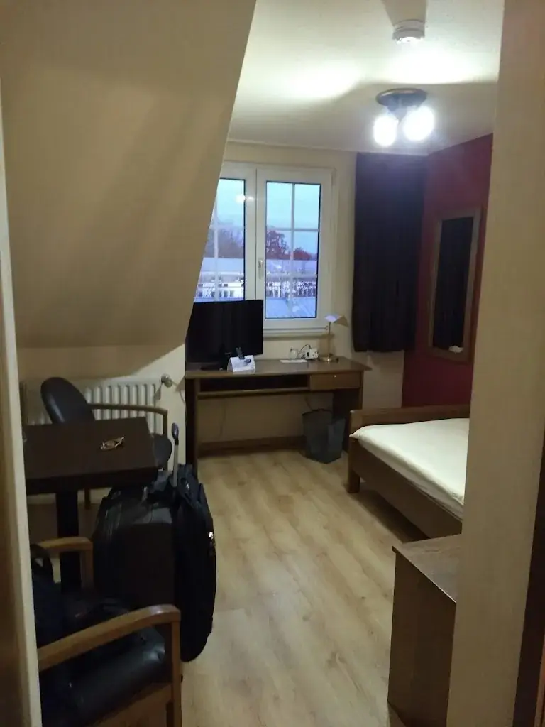 Conrad Edwards_Hotel-Restaurant Ratskeller_Längenfeld_avis