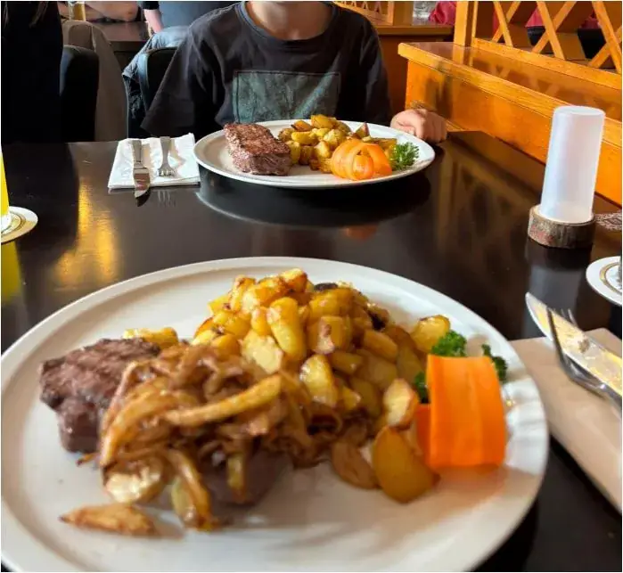 Patrick Führer_Miros Restaurant Steakhaus Hotel_Längenfeld_avis