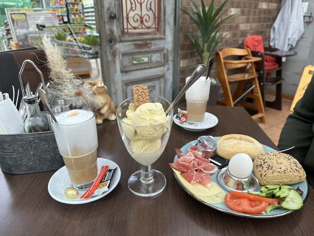 Tanja Taylor_Restaurant Cafe Mediterranea_Längenfeld_recensione