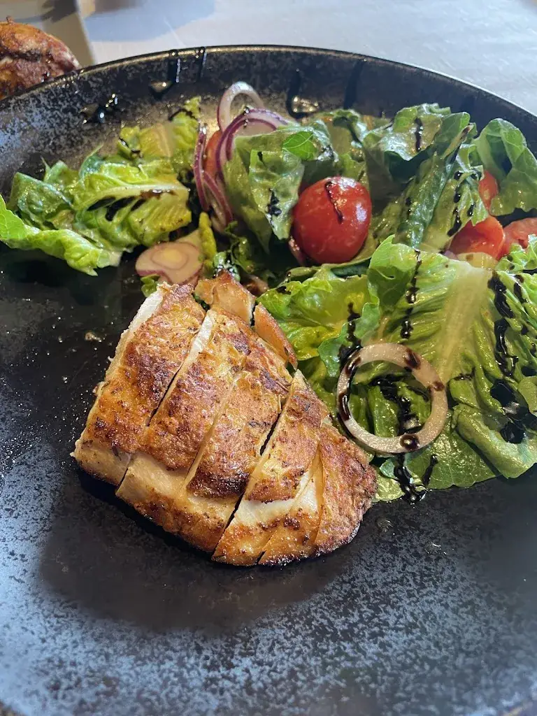 Ofer Hofman_Cafe-Restaurant Mount Everest_Mayrhofen_review