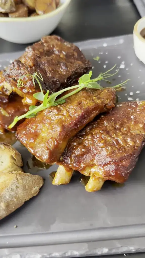 Milsano Cafe | Bar | Restaurant | Feuergrill,_Mils bei Solbad Hall_slider_image_2