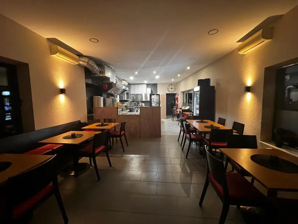 Sally's Cafe & Imbiss restaurant in Mötz