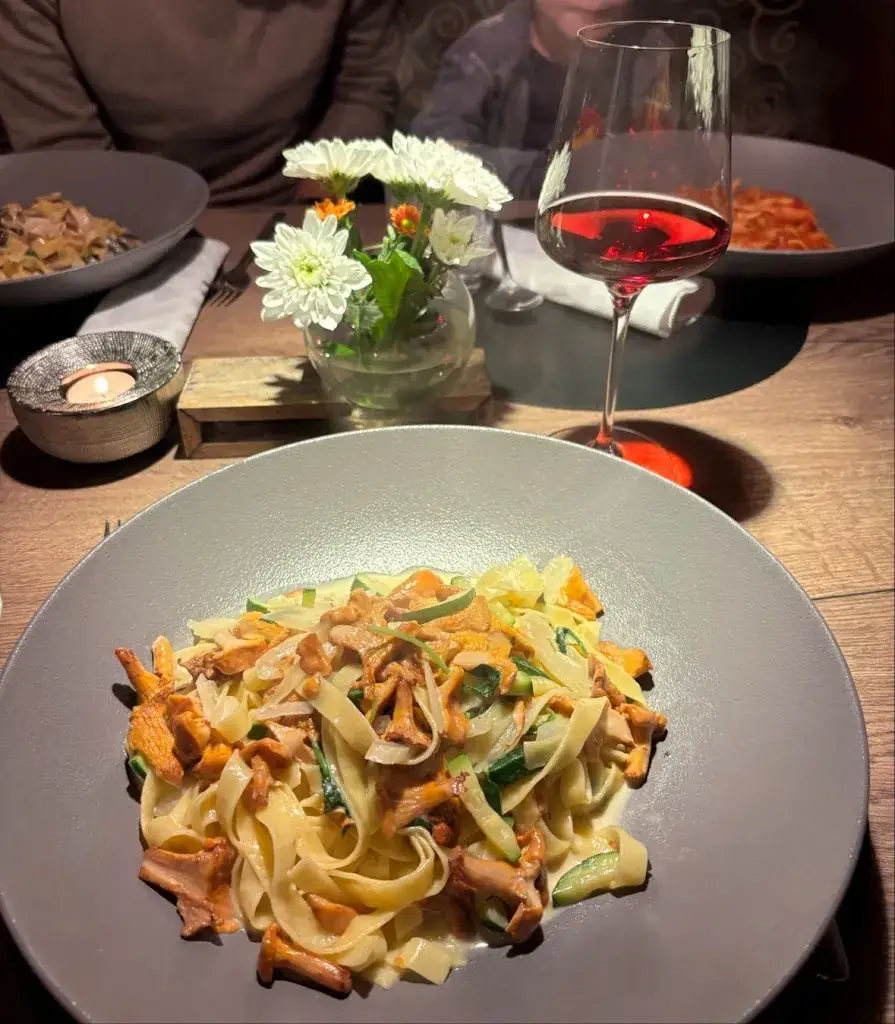 Patricia Trentin_Saluti Cafe-Pizzeria_Matrei in Osttirol_avis