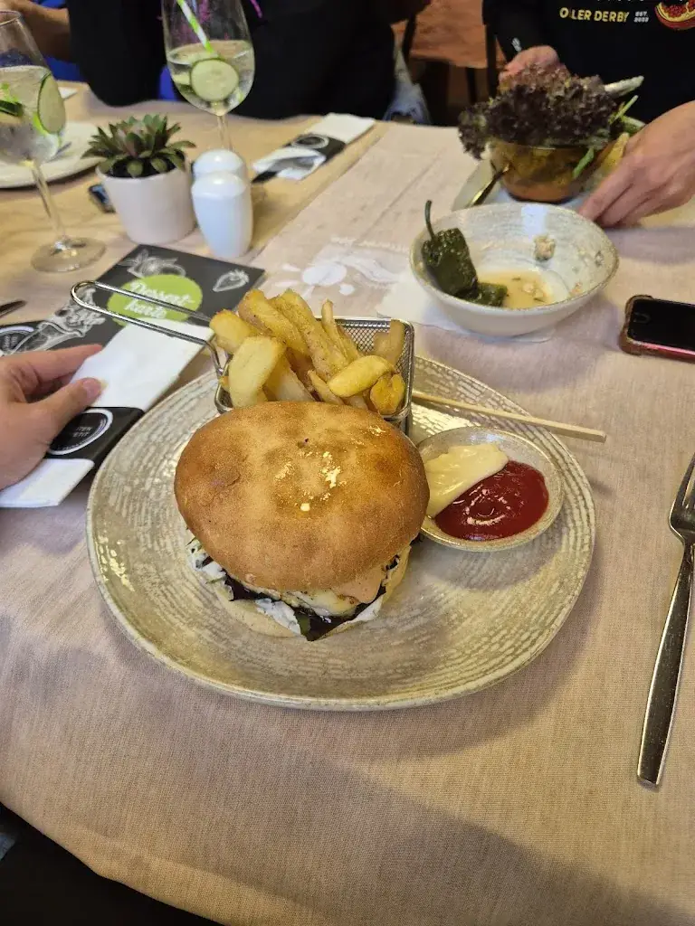 Laurien Pattyn_Seerestaurant/Pizzeria/Bistro Natterer See_Natters_review