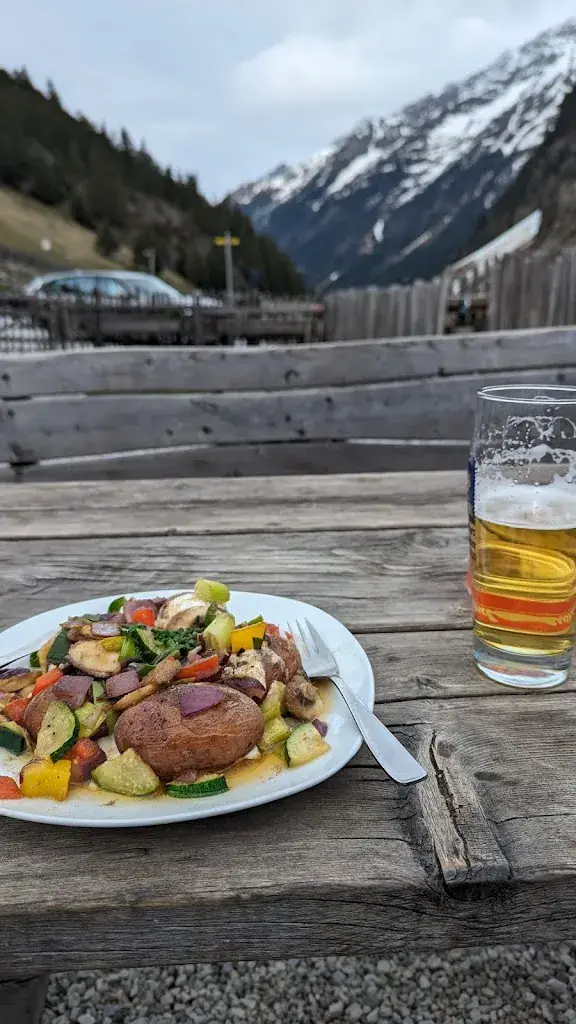 Arshit Ambalia_Grawa Alm_Neustift im Stubaital_avis