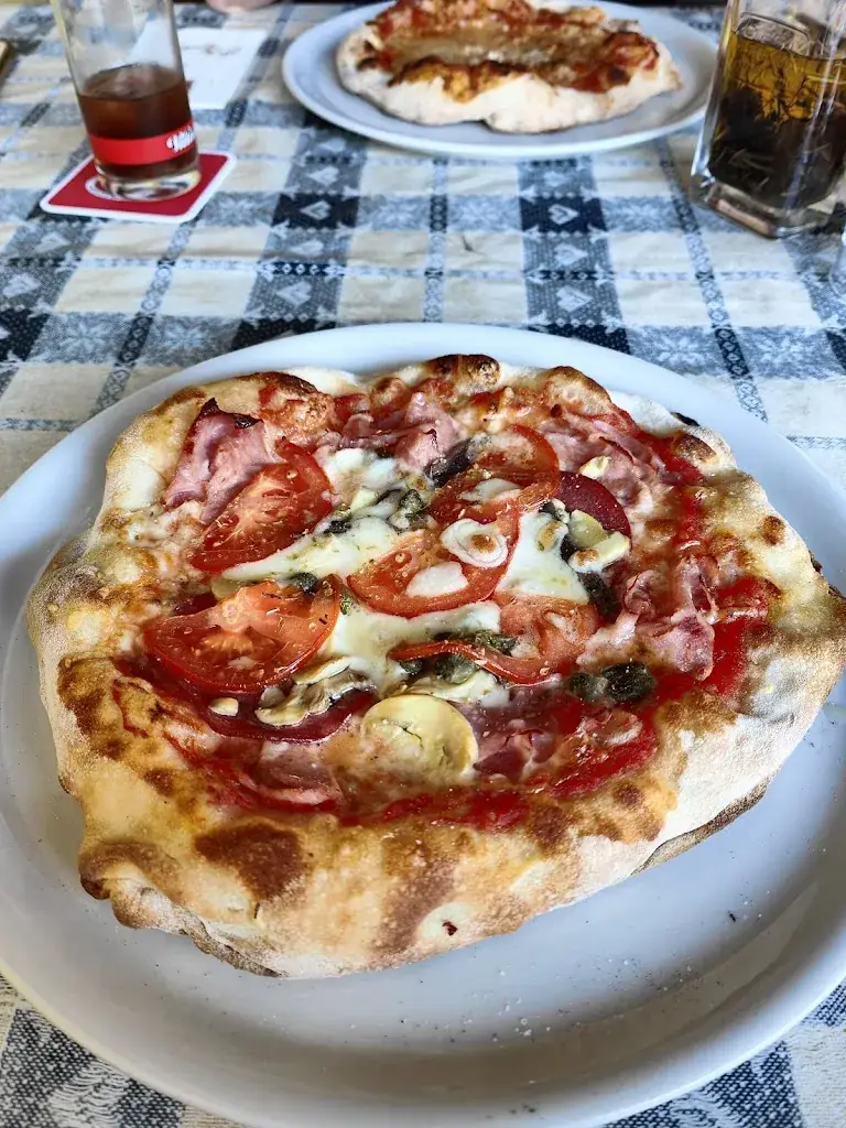 Edward van Raak_Pizzeria El Piggo_Brückl_recensione