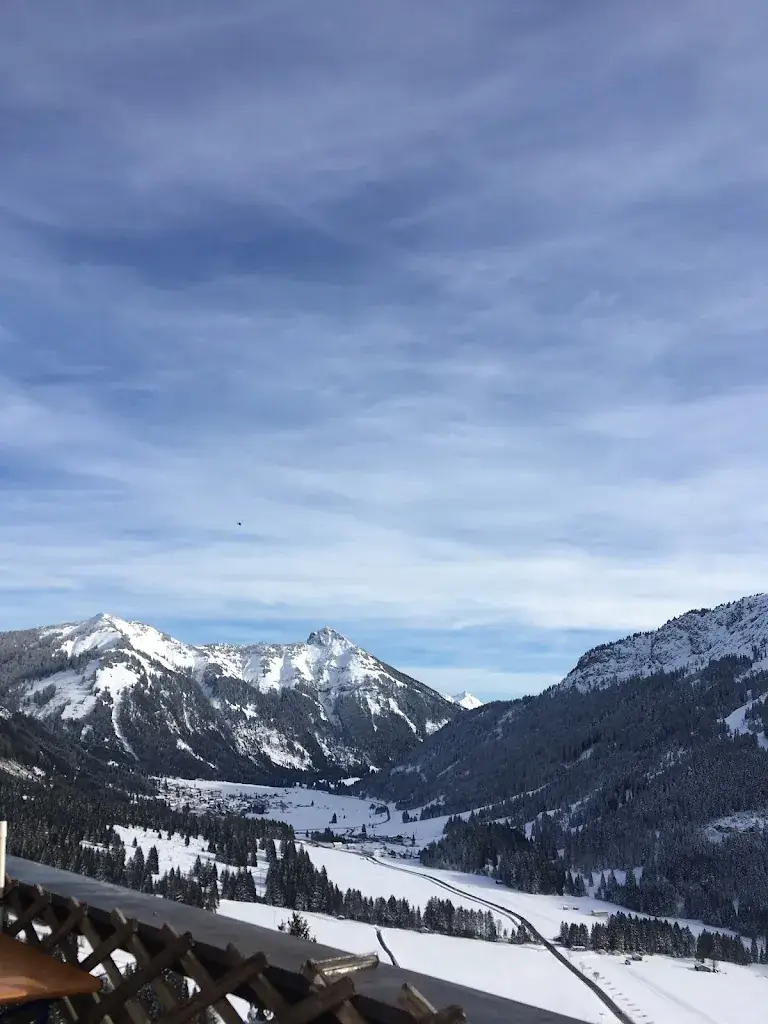 Enrico S_Berghütte Adlerhorst_Nesselwängle_avis