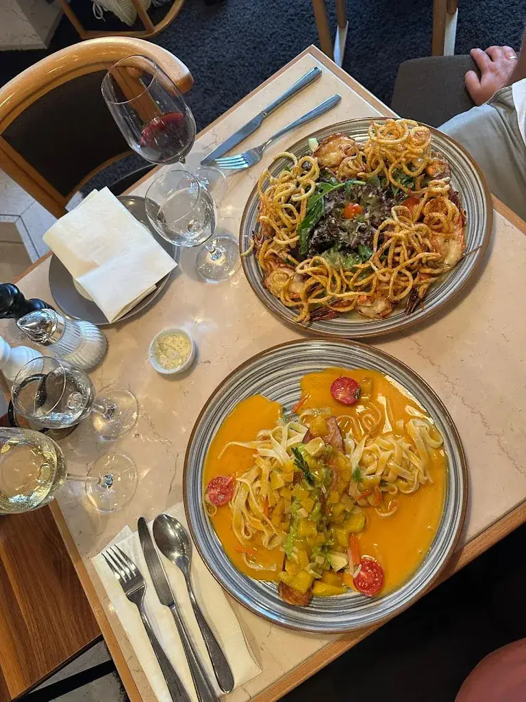 Niklas Stolzenburg_Alem Mar_Münster_review