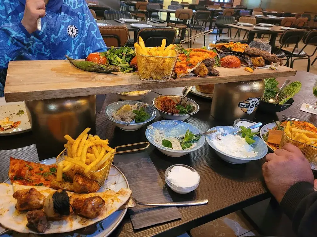 A Elman_ALBAL Restaurant | مطعم عالبال - Münster_Münster_recensione