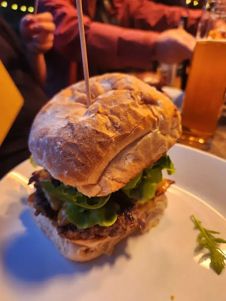 Basak Bilgili_The Black Sheep_Oberndorf in Tirol_avis