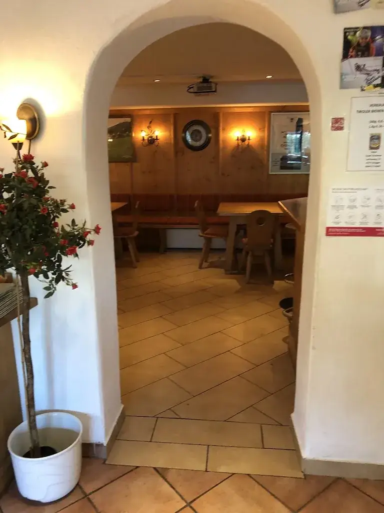 Viktor Gerz_Cafe Grünfelder_Oberperfuss_review