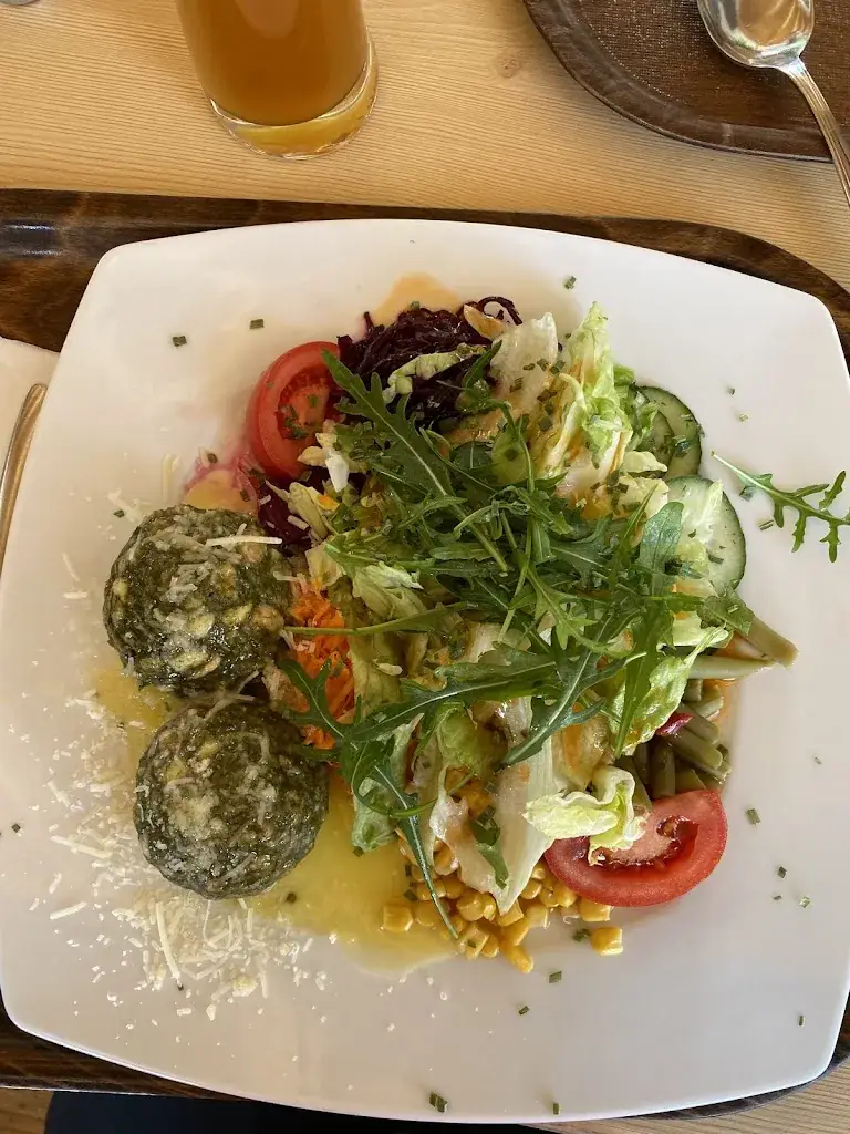 Eva Vinická_Panoramarestaurant Conny Alm_Obertilliach_avis