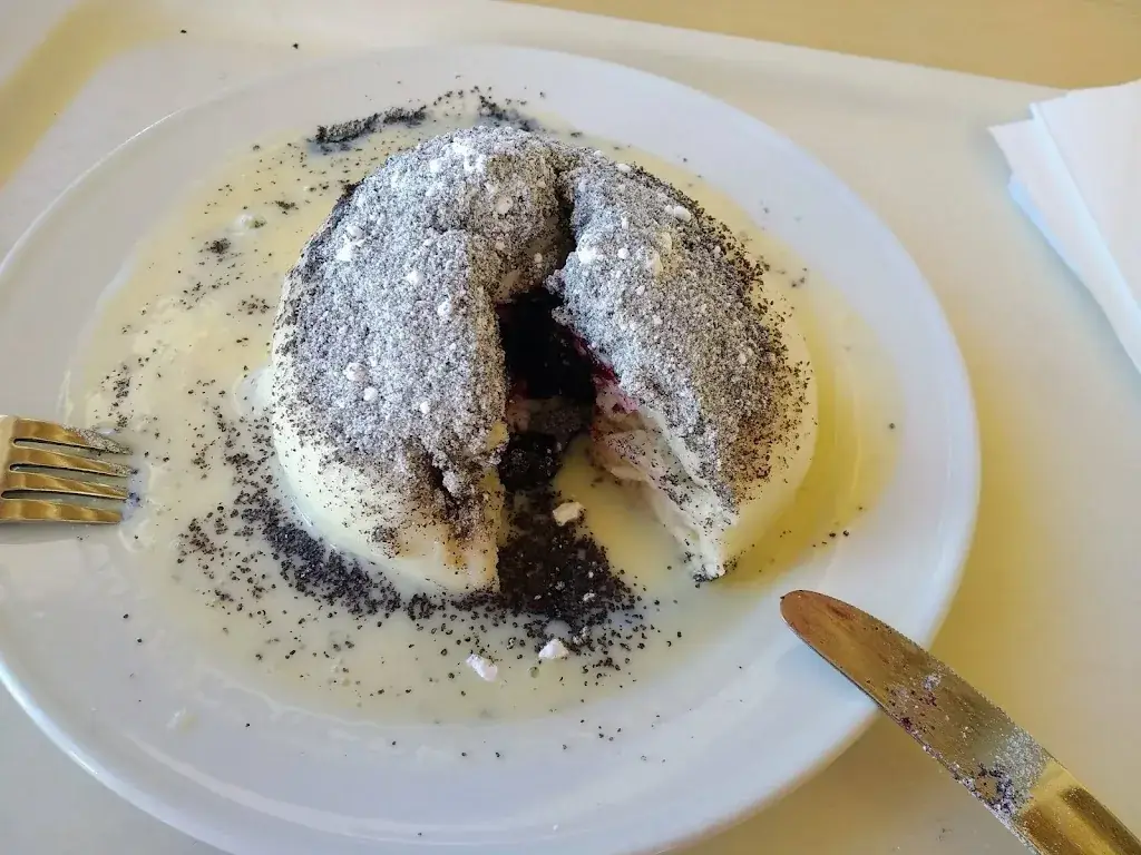 Ladislav Hrbáček_Panoramarestaurant Conny Alm_Obertilliach_avis