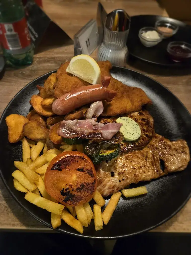 Daniel Ramirez_Günther's Grill_Ötztal-Bahnhof_avis