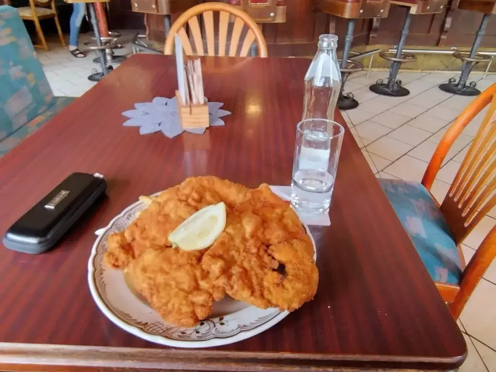 Evilasio Silva Junior_s'Platzl_Ötztal-Bahnhof_review