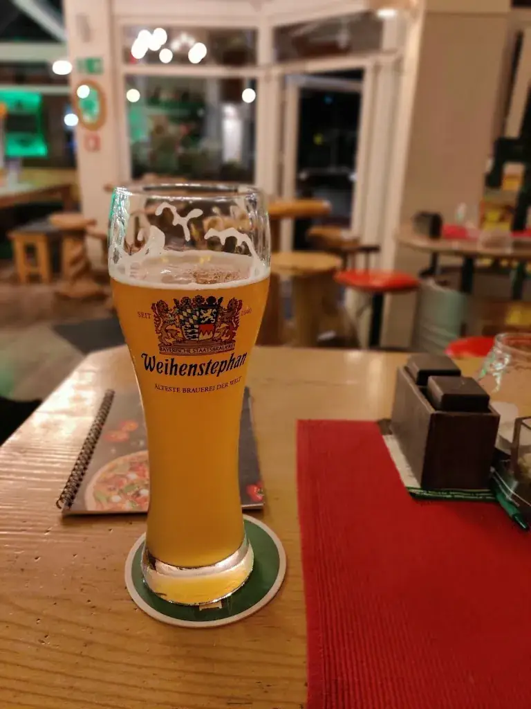 King Rustámus_Madre's Restaurant & Bar_Ötztal-Bahnhof_avis