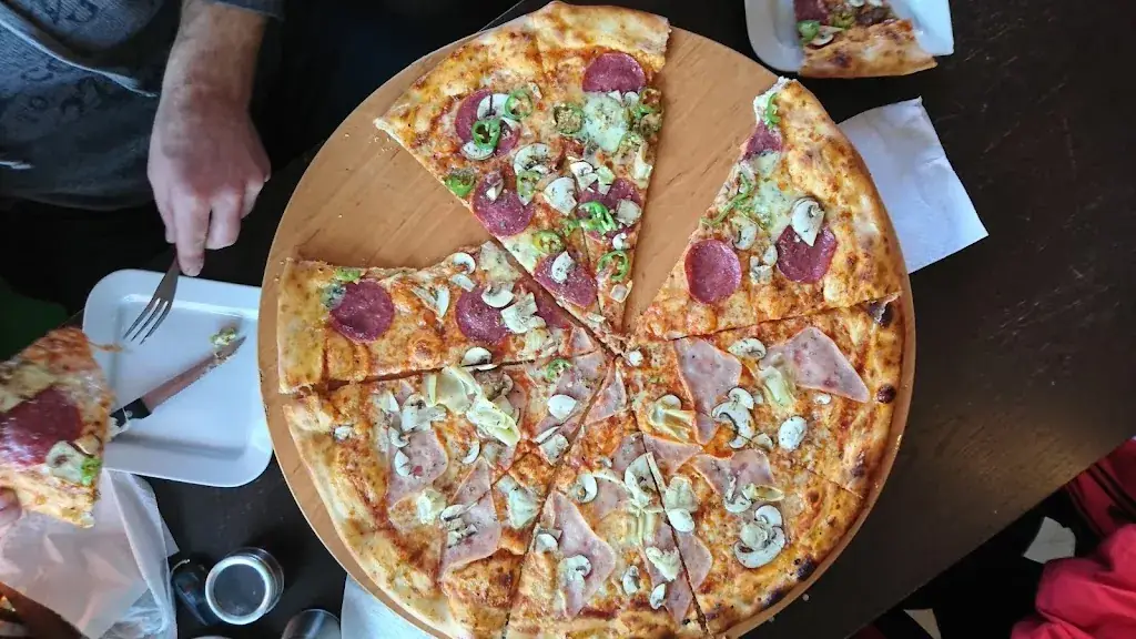 Martin Patricny_Pizzeria Andiamo_Ötztal-Bahnhof_avis